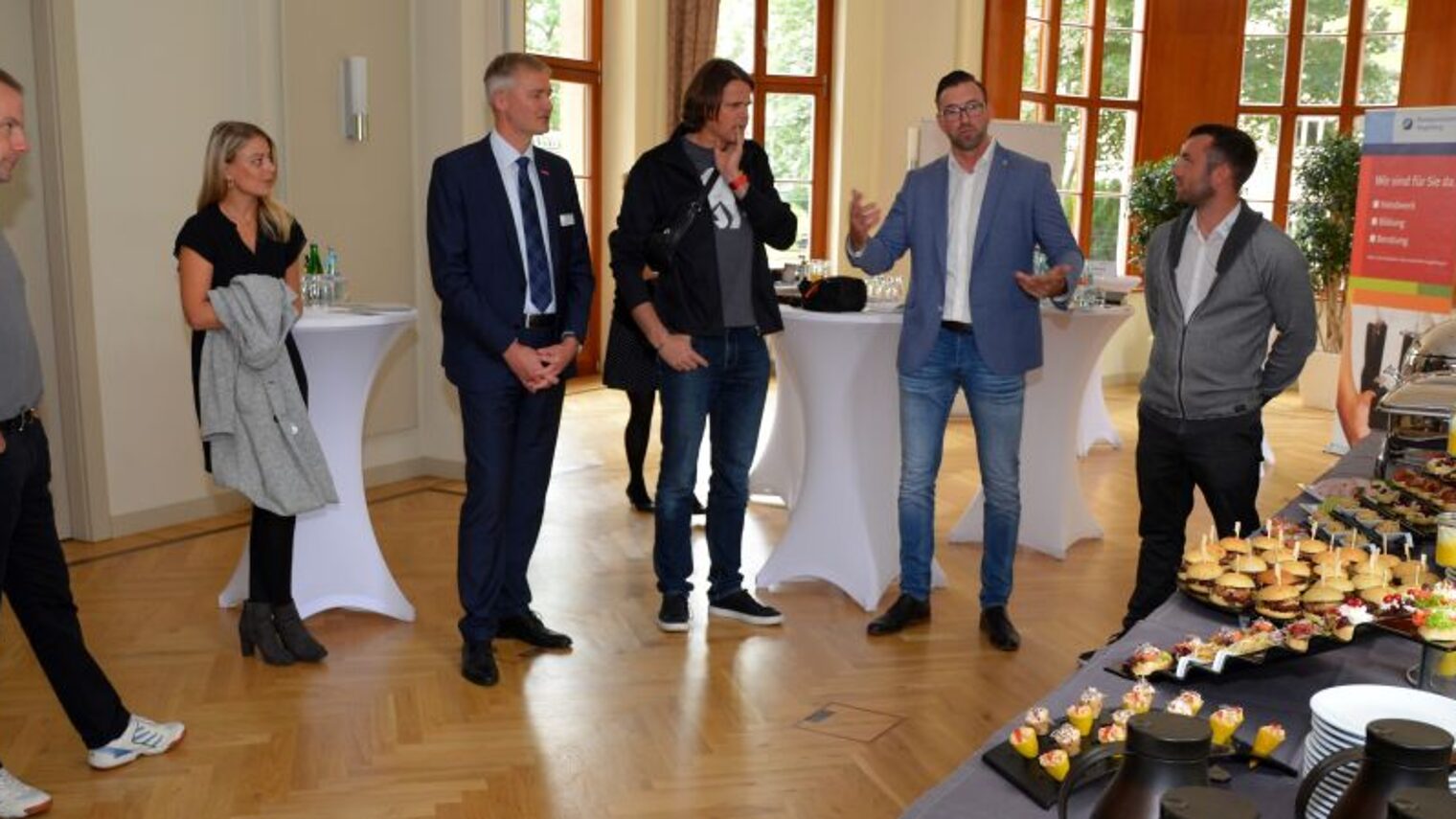 Die Geschäftsführer der Exquisit Catering GmbH Denny Walkowiak und Steven Pach präsentierten im Haus des Handwerks ihr Geschäftskonzept.