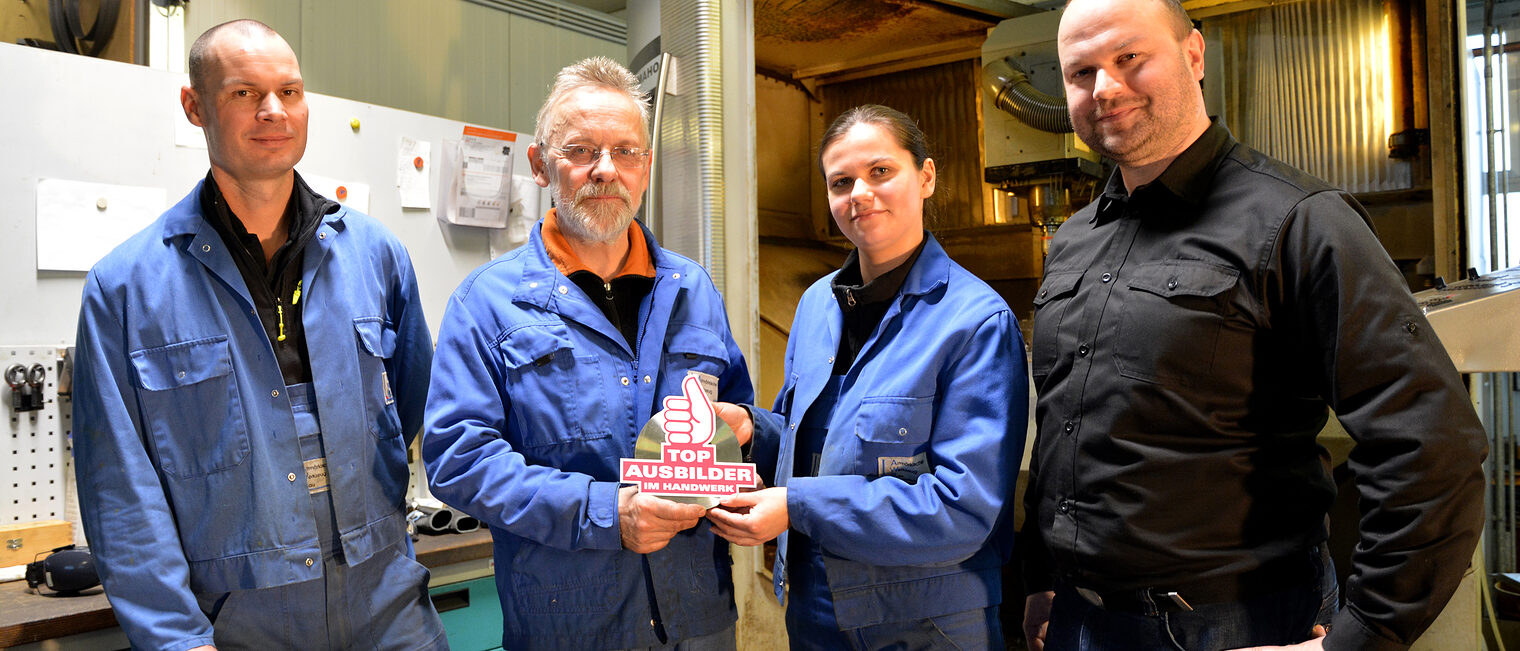 Jens Ehrlich (v.l.), Volker Noffke, Fiona Sofie Szameitat und Sebastian Ehrlich von der Altmärkischer Werkzeugbau GmbH in Salzwedel.