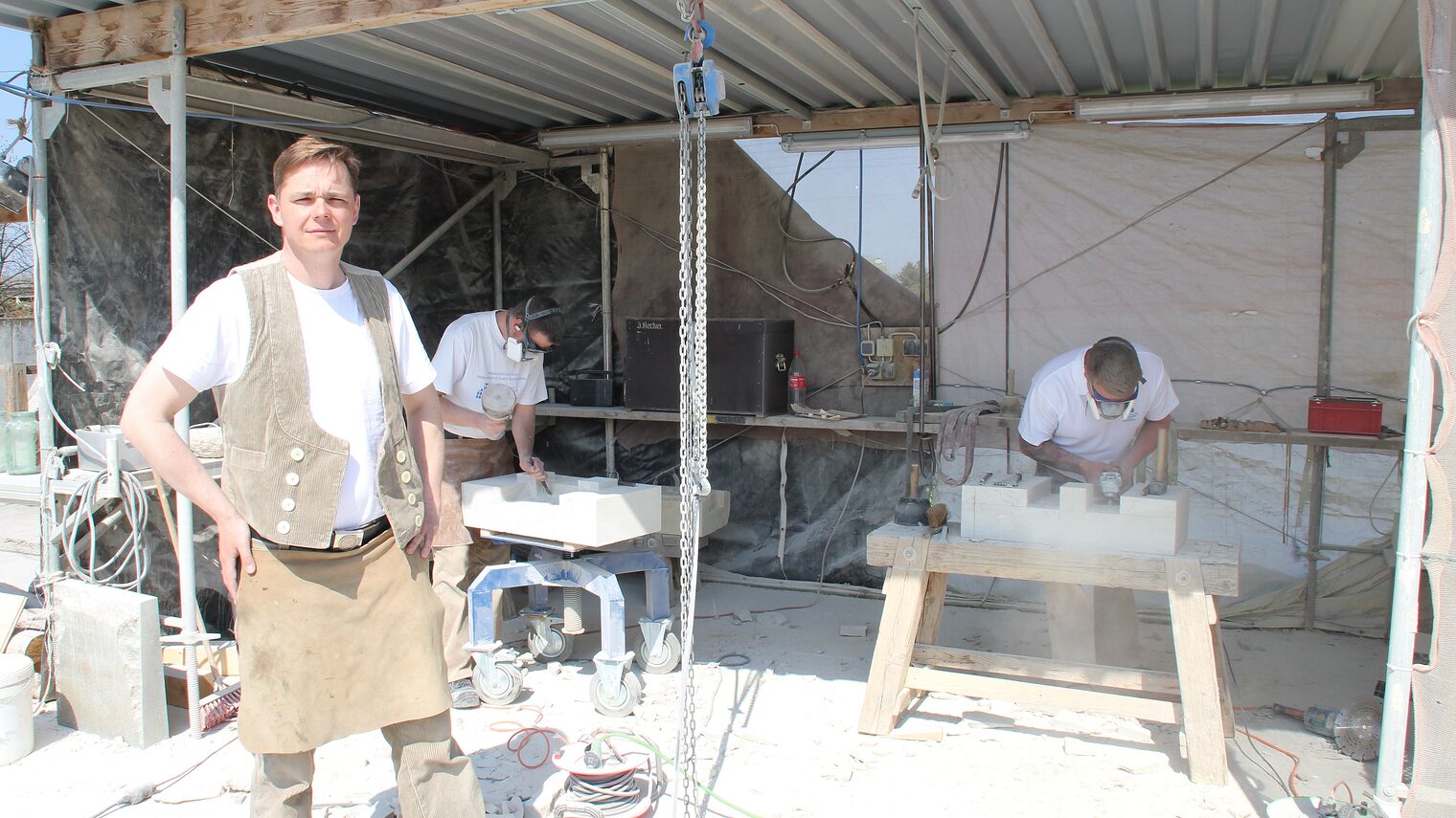 Auf dem Werkplatz: André Gravert (v.l.), Guido Hecker und Matthias Rodenstein bei der Arbeit.