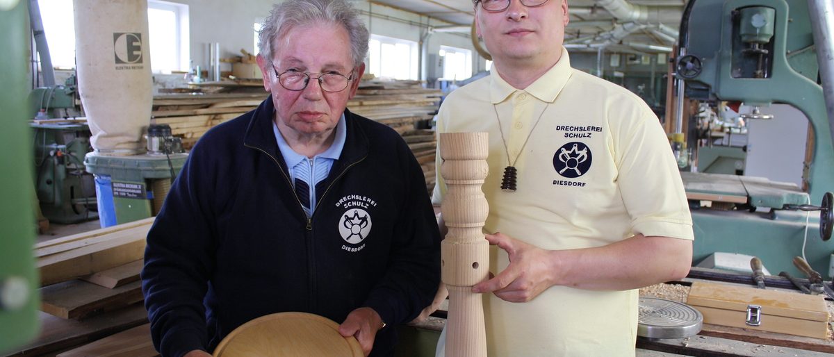 Vater und Sohn: Firmengründer Hans-Joachim Schulz (l.) und Firmeninhaber Heino Schulz. Vater und Sohn: Firmengründer Hans-Joachim Schulz (l.) und Firmeninhaber Heino Schulz.