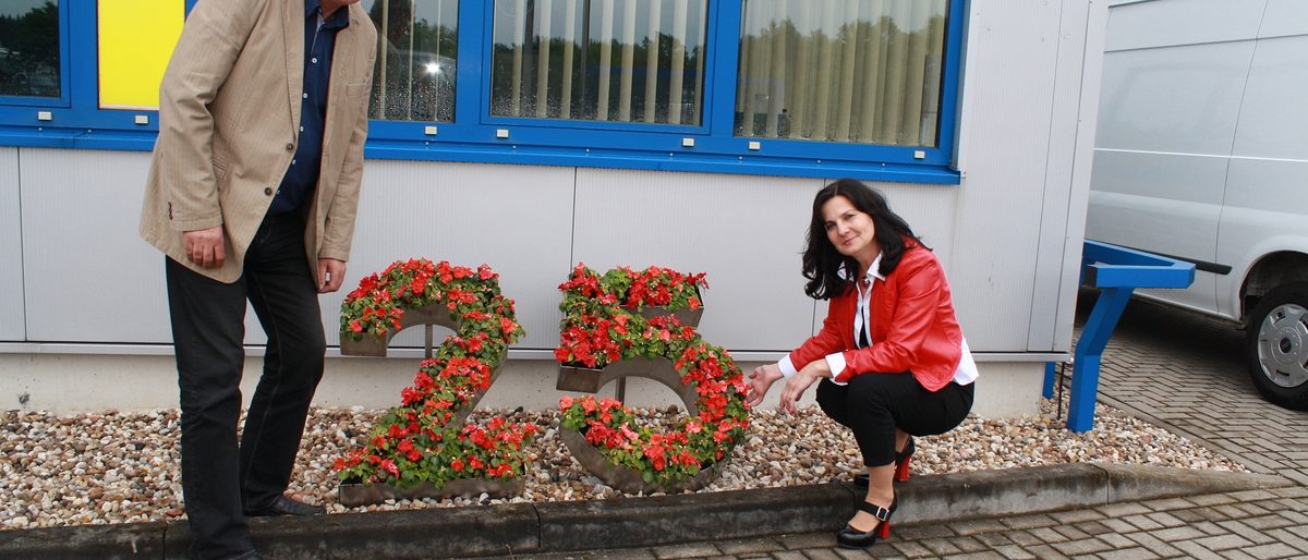 In voller Blüte: Zum 25. Betriebsjubiläum haben Veronika und Rüdiger Kotlarek einiges auf die Beine gestellt. In voller Blüte: Zum 25. Betriebsjubiläum haben Veronika und Rüdiger Kotlarek einiges auf die Beine gestellt.