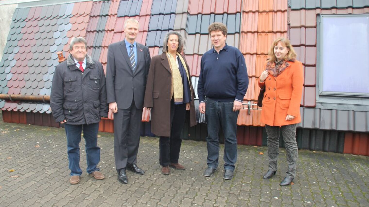 Frank Rüdrich, Geschäftsführer Kreishandwerkerschaft Elbe-Börde, Burghard Gruppe, Hauptgeschäftsführer Handwerkskammer Magdeburg, Dr. Tamara Zieschang, Staatssekretärin Ministerium für Wissenschaft und Wirtschaft, Dachdeckermeister Thomas Fischer und Diane Sommer, Geschäftsstellenleiterin Kreishandwerkerschaft Elbe-Börde in Burg (v.l.).