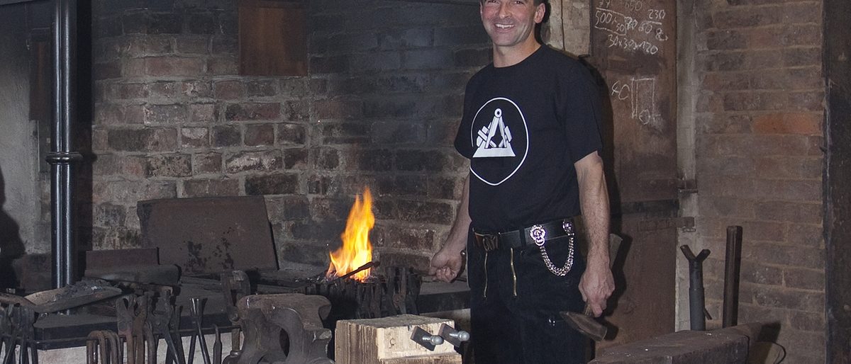 Wolf-Dieter Wittig: In der Krellschen Schmiede in Wernigerode bewahrt er das traditionelle Schmiedehandwerk. Wolf-Dieter Wittig: In der Krellschen Schmiede in Wernigerode bewahrt er das traditionelle Schmiedehandwerk.