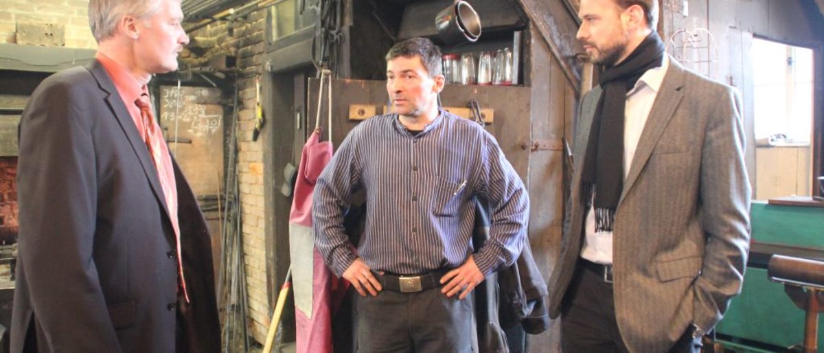 In der Krellschen Schmiede Wernigerode (v.l.): Handwerkskammer-Hauptgeschäftsführer Burghard Grupe, Wolf Dieter Wittig und Betriebsberater Matthias Zieler. In der Krellschen Schmiede Wernigerode (v.l.): Handwerkskammer-Hauptgeschäftsführer Burghard Grupe, Wolf Dieter Wittig und Betriebsberater Matthias Zieler.