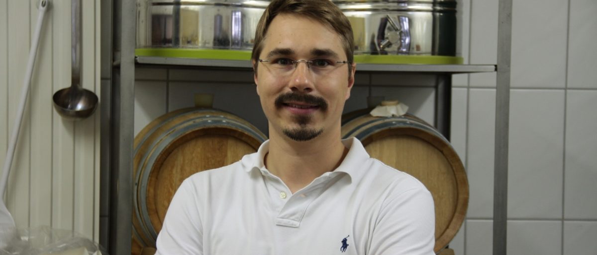 Matthias Schulz, führt gemeinsam mit seinem Vater Stefan die Diesdorfer Süßmost-, Weinkelterei und Edeldestille. Matthias Schulz, führt gemeinsam mit seinem Vater Stefan die Diesdorfer Süßmost-, Weinkelterei und Edeldestille.