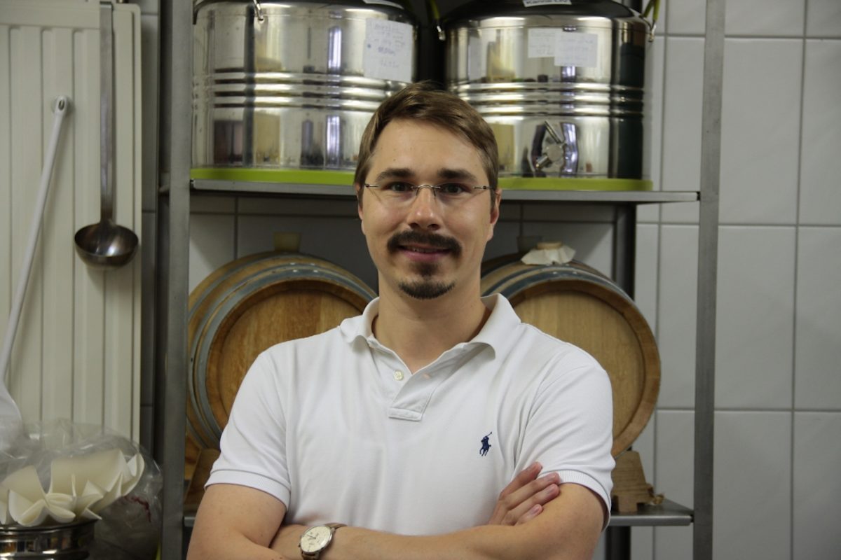 Matthias Schulz, führt gemeinsam mit seinem Vater Stefan die Diesdorfer Süßmost-, Weinkelterei und Edeldestille.