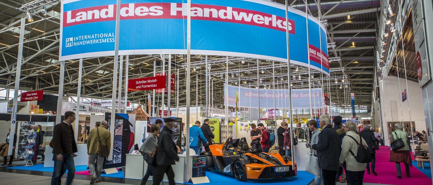 Vorzeigebetriebe aus ganz Deutschland präsentieren sich auf der Fläche "Land des Handwerks". 