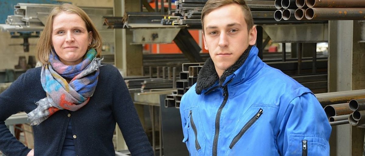 Geschäftsführerin Kristin Wießel mit Azubi Thomas Staschok Geschäftsführerin Kristin Wießel mit Azubi Thomas Staschok