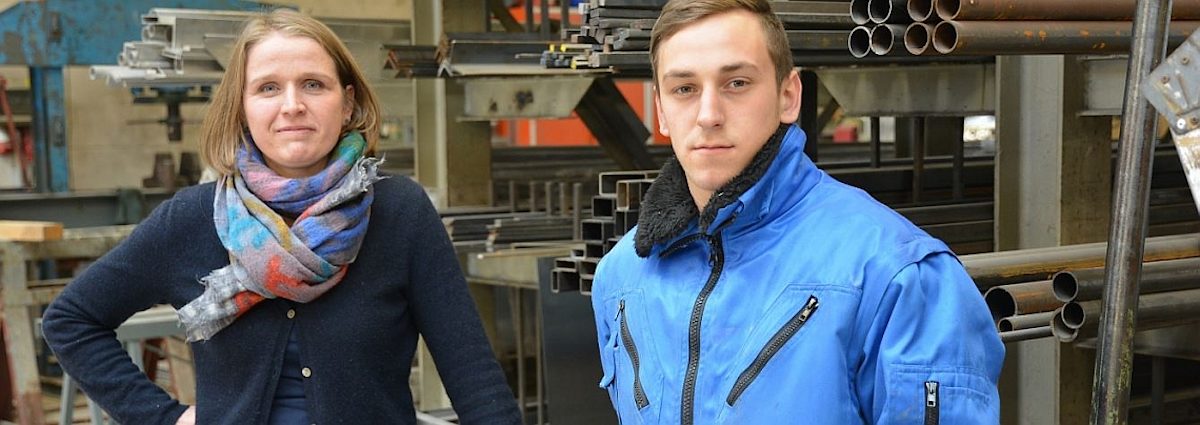 Geschäftsführerin Kristin Wießel mit Azubi Thomas Staschok