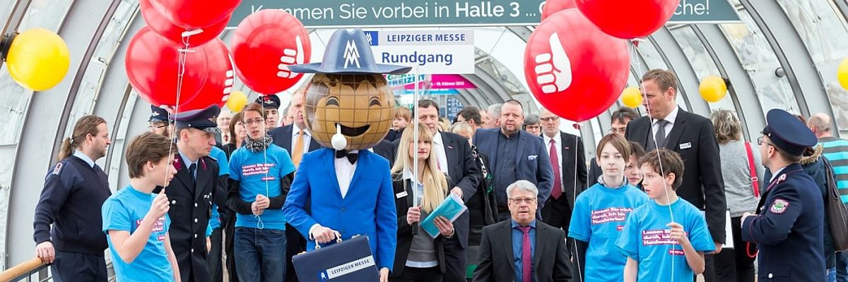 Eröffnung: ZDH-Vizepräsident Thomas Zimmer und der sächsischeStaatsminister für Umwelt und Landwirtschaft, Thomas Schmidt,eröffneten die 20.mhm unter Schirmherrschaft von Sachsen. Eröffnung: ZDH-Vizepräsident Thomas Zimmer und der sächsischeStaatsminister für Umwelt und Landwirtschaft, Thomas Schmidt,eröffneten die 20.mhm unter Schirmherrschaft von Sachsen.