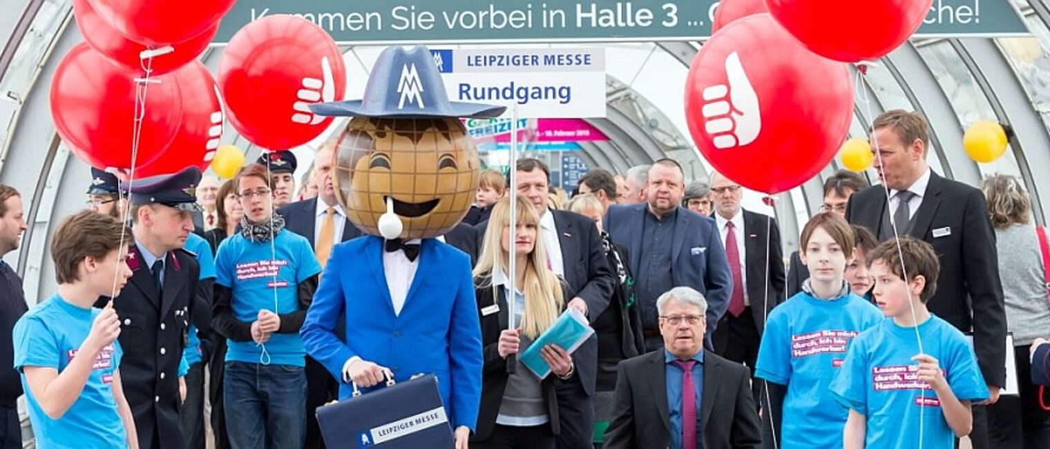 Eröffnung: ZDH-Vizepräsident Thomas Zimmer und der sächsischeStaatsminister für Umwelt und Landwirtschaft, Thomas Schmidt,eröffneten die 20.mhm unter Schirmherrschaft von Sachsen. Eröffnung: ZDH-Vizepräsident Thomas Zimmer und der sächsischeStaatsminister für Umwelt und Landwirtschaft, Thomas Schmidt,eröffneten die 20.mhm unter Schirmherrschaft von Sachsen.