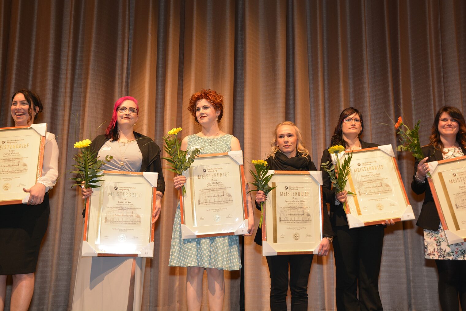 Eine Gruppe der Friseurmeisterinnen.