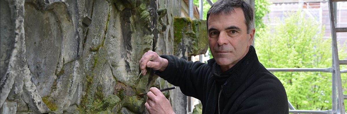 Einsatz an der Ölbergkapelle neben dem Kloster Unser Lieben Frauen in Magdeburg: Steinmetz Peter Beneke.