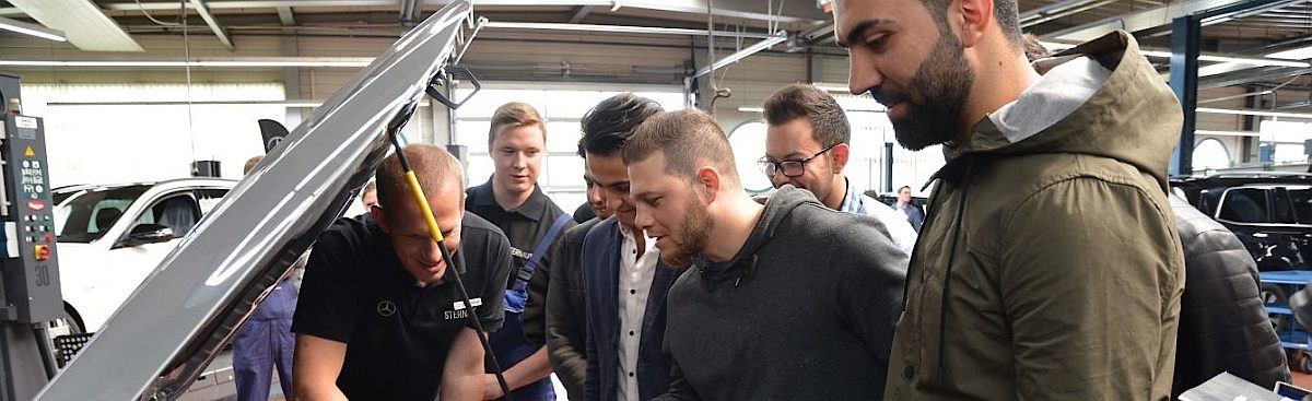 Berufsorientierung für junge Geflüchtete bei der Auto Stern GmbH in Magdeburg
