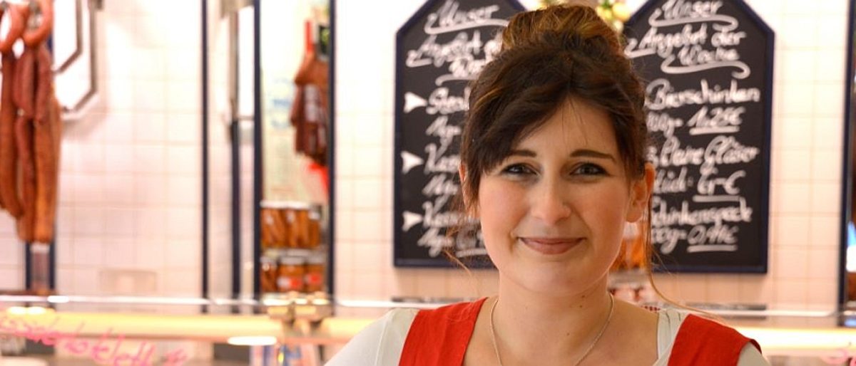 Melissa Leiste führt die Familientradition im Fleischerhandwerk weiter. Melissa Leiste führt die Familientradition im Fleischerhandwerk weiter.