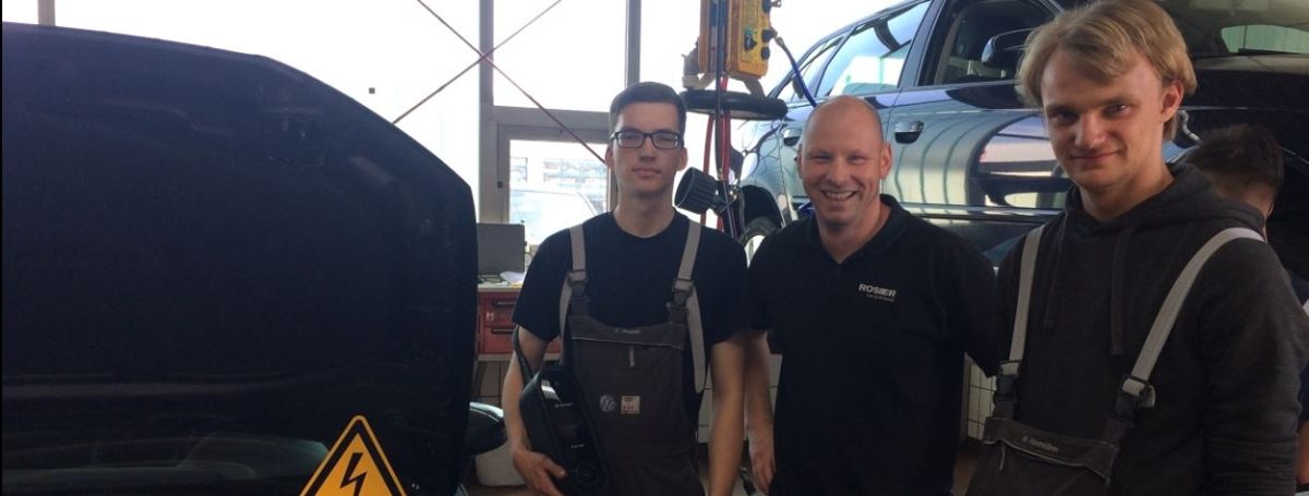 Ausbildung in der Fachrichtung Sytem- und Hochvolttechnik bei Rosier in Stendal: v. l. Azubi Fabrice Pieper, Ausbildung Rocco Schulz und Azubi Martin Hinmüller Ausbildung in der Fachrichtung Sytem- und Hochvolttechnik bei Rosier in Stendal: v. l. Azubi Fabrice Pieper, Ausbildung Rocco Schulz und Azubi Martin Hinmüller