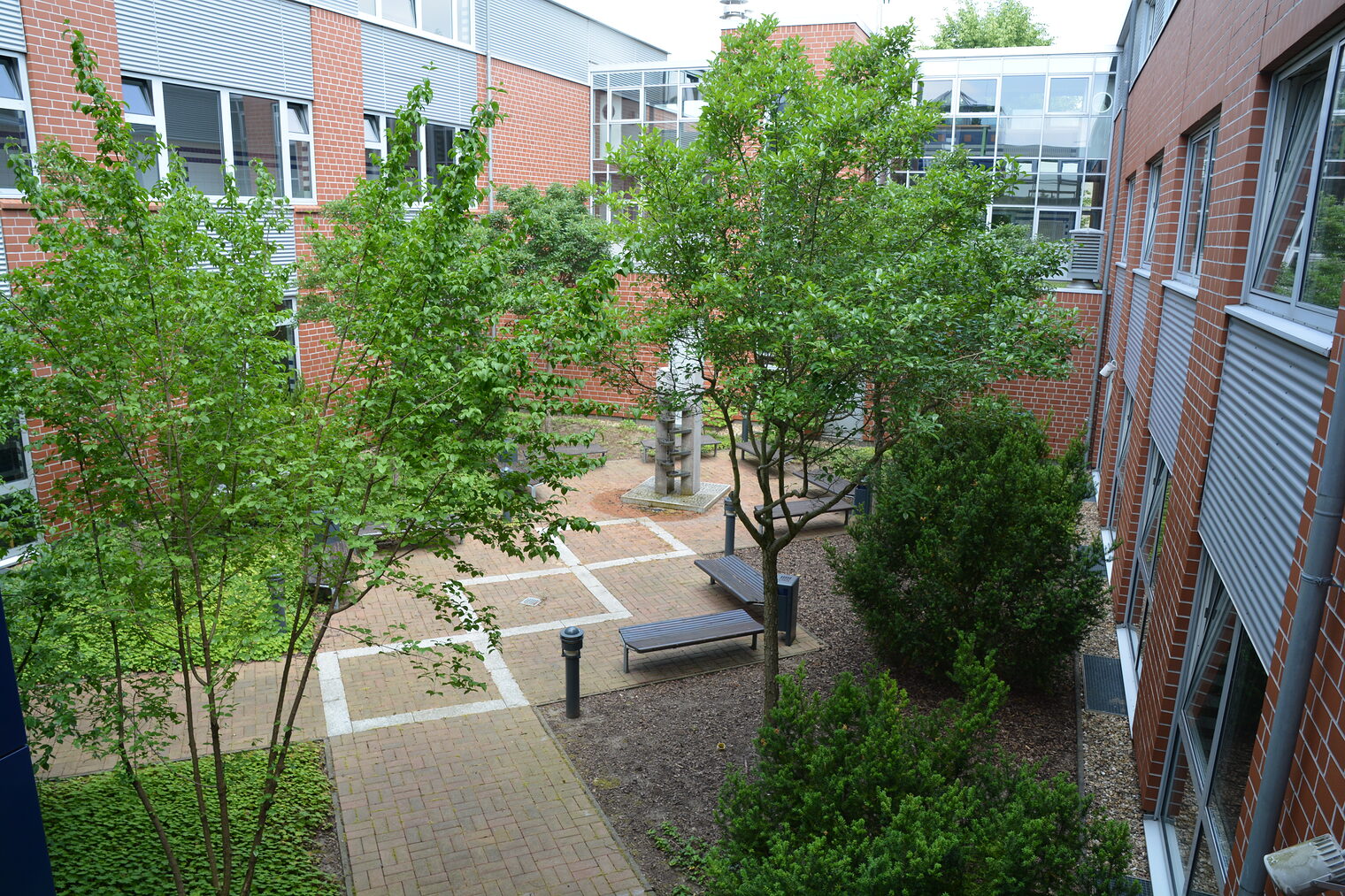 Atrium mit Wasserspiel Atrium mit Wasserspiel