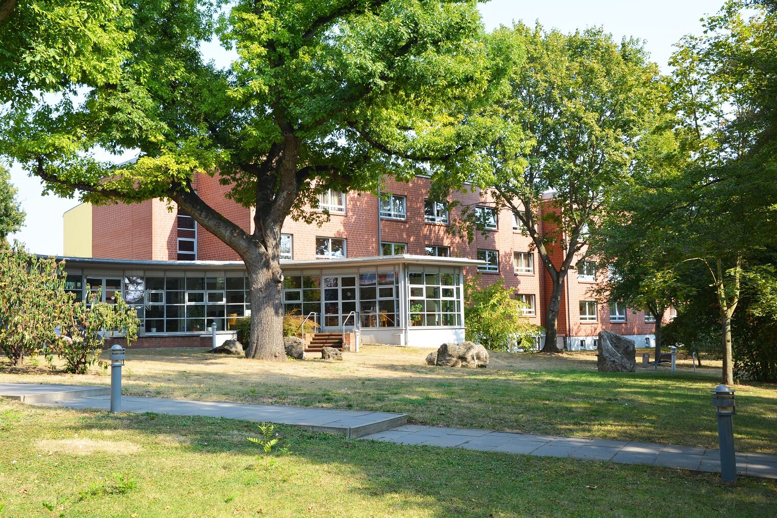 Innenhof mit Blick auf Internat