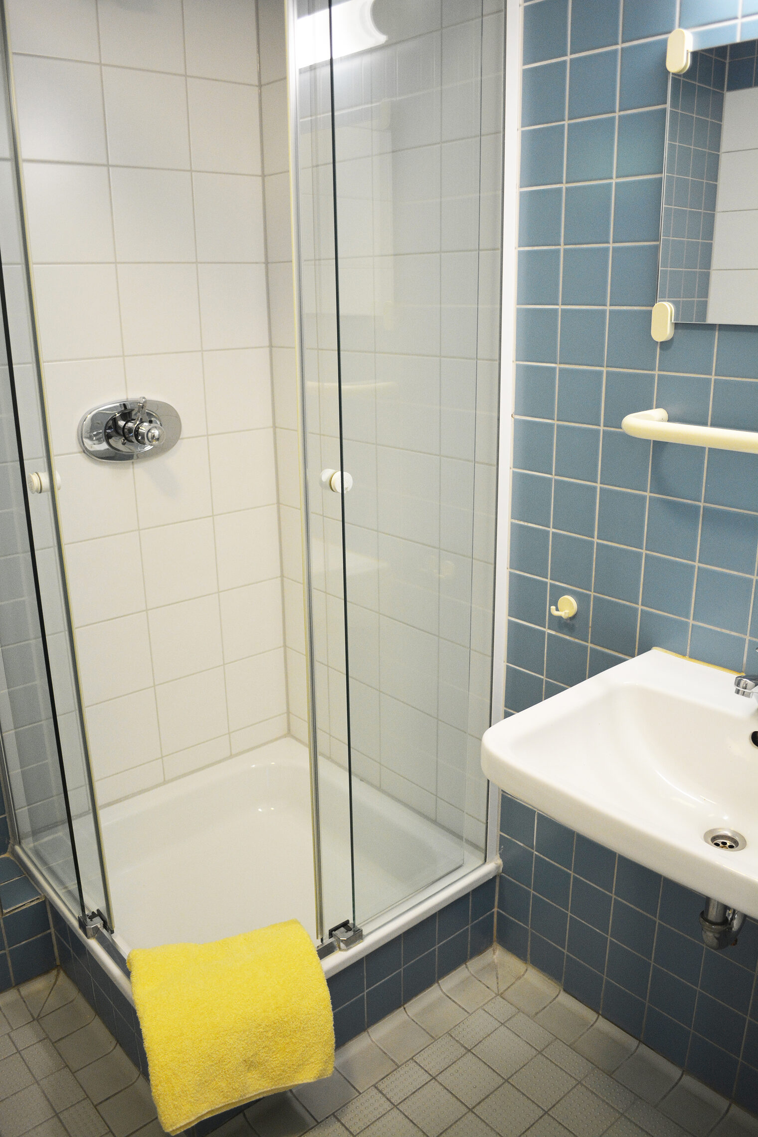 Internat - Bad mit Dusche Internat - Bad mit Dusche