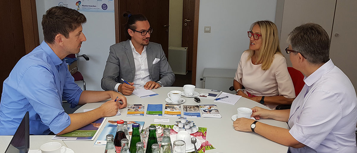 Nachfolgesprechtag in Stendal am 14. August 2018: (li.) Karsten Gäde, Betriebsberater Handwerkskammer Magdeburg, (Mitte) Vertreter Fa. Skörries, (re.) Gabi Geyer, Wirtschaftsprüferin Nachfolgesprechtag in Stendal am 14. August 2018: (li.) Karsten Gäde, Betriebsberater Handwerkskammer Magdeburg, (Mitte) Vertreter Fa. Skörries, (re.) Gabi Geyer, Wirtschaftsprüferin