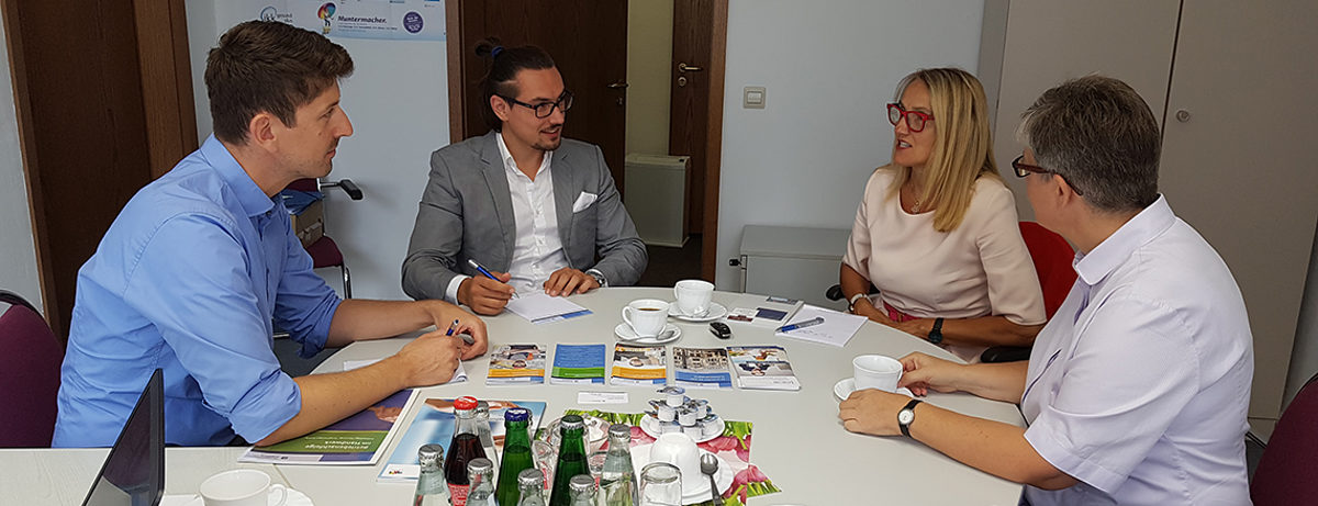 Nachfolgesprechtag in Stendal am 14. August 2018: (li.) Karsten Gäde, Betriebsberater Handwerkskammer Magdeburg, (Mitte) Vertreter Fa. Skörries, (re.) Gabi Geyer, Wirtschaftsprüferin Nachfolgesprechtag in Stendal am 14. August 2018: (li.) Karsten Gäde, Betriebsberater Handwerkskammer Magdeburg, (Mitte) Vertreter Fa. Skörries, (re.) Gabi Geyer, Wirtschaftsprüferin