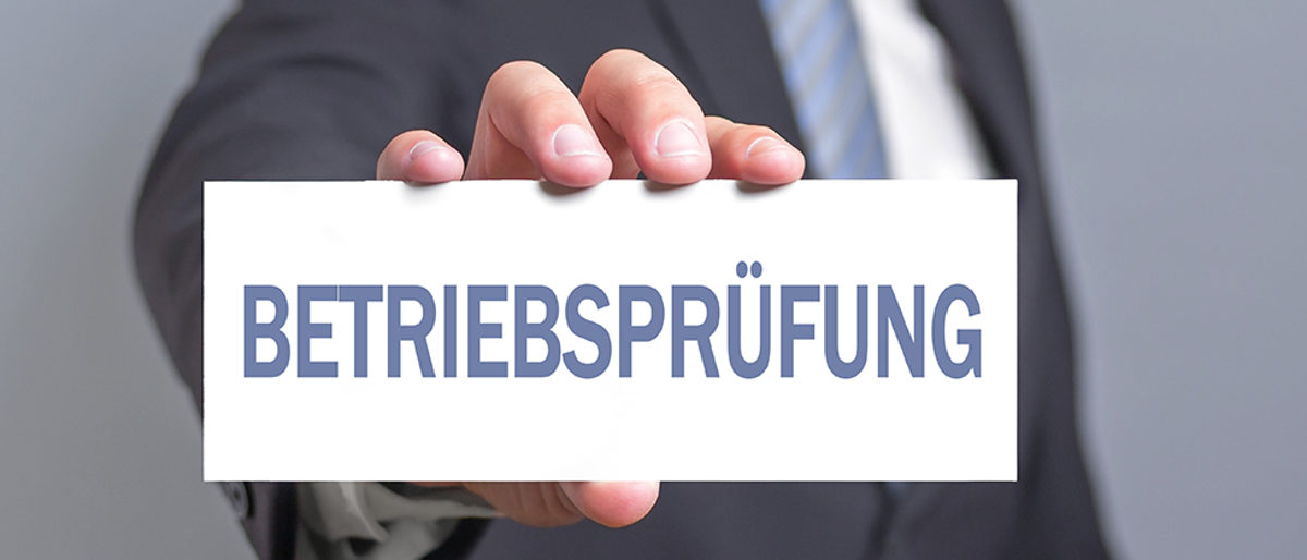 betriebsprfung, unternehmensprfung, finanzamt, untersuchung, finanzbeamter, beamter, steuerhinterziehung, auenprfung, selbstanzeige, steuerhinterzieher, finanzpolizei, finanzen, steuern, schwarzgeld, betrug, waschen, geld, strafe, geldstrafe, hinterziehen, unternehmen, unternehmer, manager, angaben, zeitraum, text, geschftsmann, business, geschftlich, bcher, einsicht