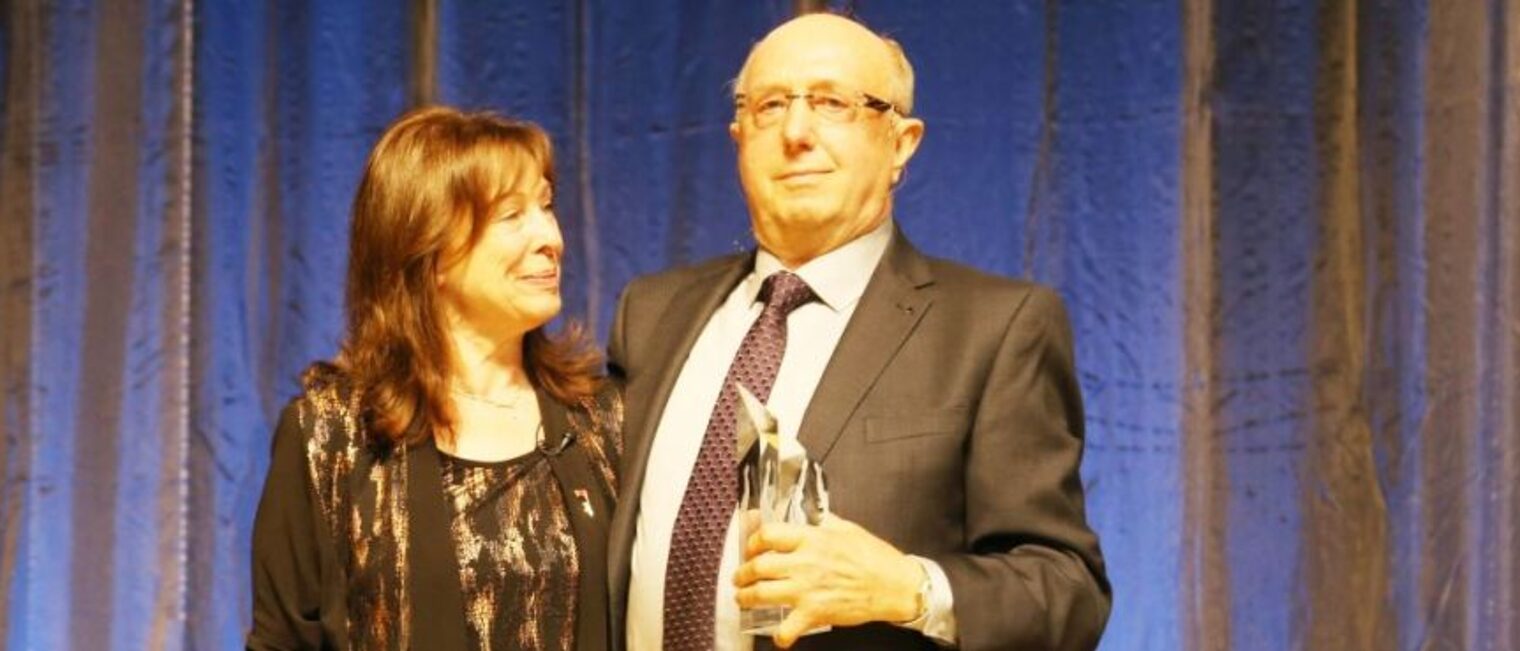 Die Aktuell Bau GmbH wurde mit dem Sonderpreis "Lebenswerk" ausgezeichnet. Manfred Schindler nahm den Preis entgegen. Die Aktuell Bau GmbH wurde mit dem Sonderpreis "Lebenswerk" ausgezeichnet. Manfred Schindler nahm den Preis entgegen.