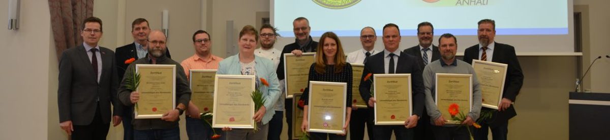 Vertreter der mit dem Umweltsiegel ausgezeichneten Handwerksbetriebe 2019 Vertreter der mit dem Umweltsiegel ausgezeichneten Handwerksbetriebe 2019