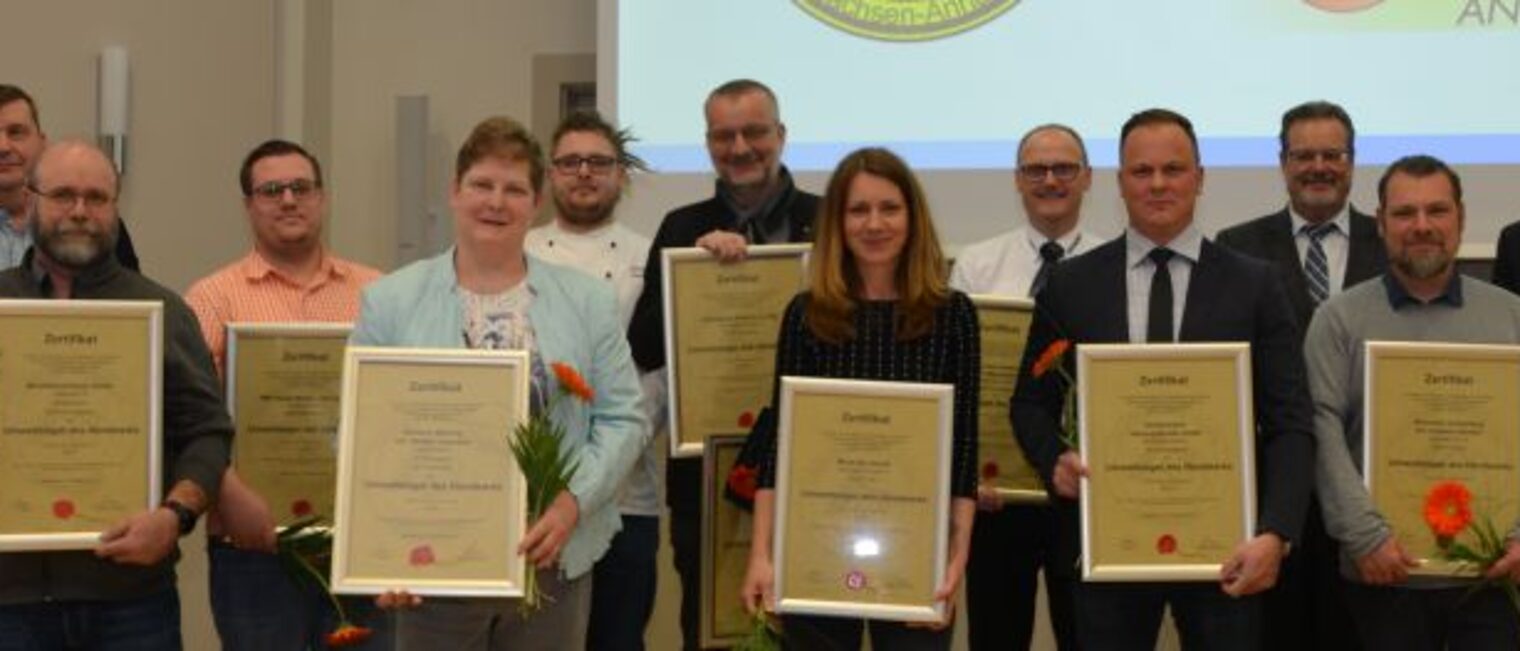 Vertreter der mit dem Umweltsiegel ausgezeichneten Handwerksbetriebe 2019 Vertreter der mit dem Umweltsiegel ausgezeichneten Handwerksbetriebe 2019