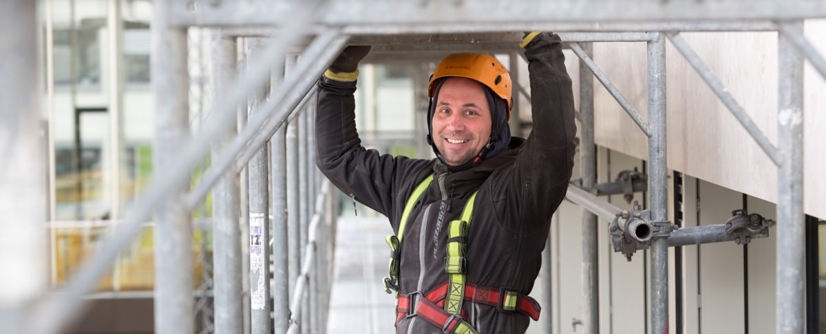 Gerüstbauer bei der Arbeit