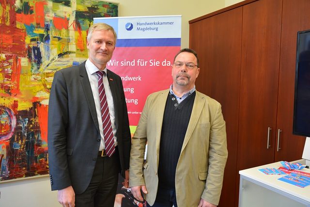 Burghard Grupe und Malermeister Mike Klose