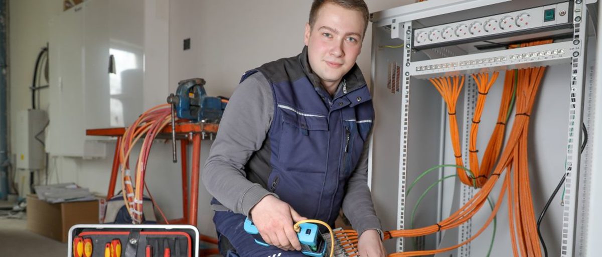 Elektrotechniker Henning Fabian hat den Meistertitel als Bester seines Gewerkes errungen. Elektrotechnikermeister Henning Fabian