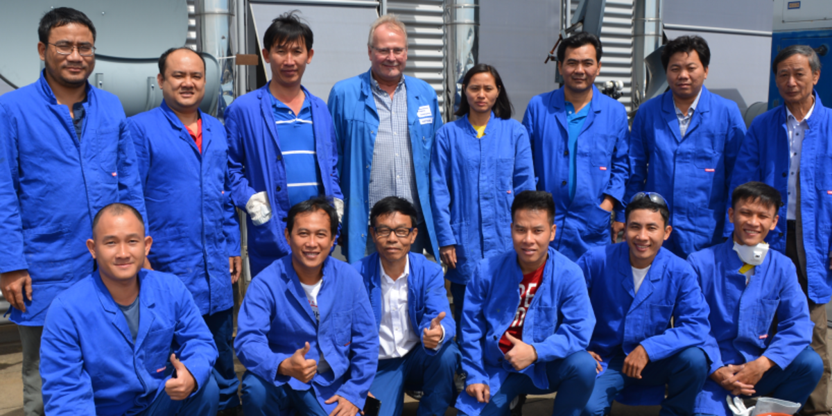 Die Gäste aus Vietnam mit ihrem deutschen Ausbilder Andreas Hartmann. Vietnamesische Berufsschullehrer im BBZ der Handwerkskammer Magdeburg.