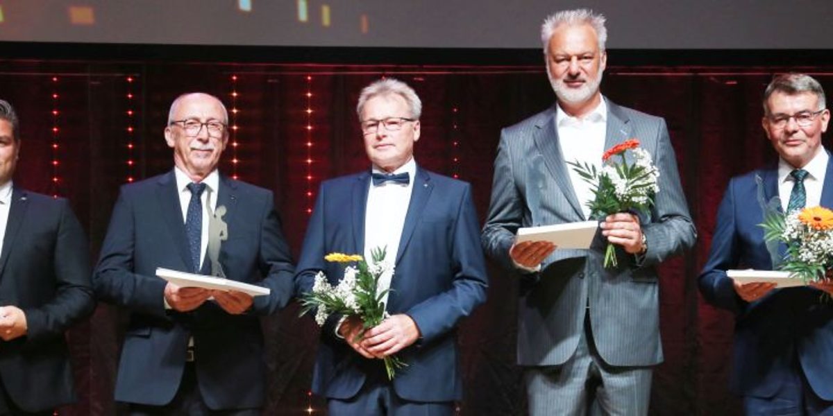 v.r.n.l.: MTU Reman Technologies GmbH, Herr Wilfried Probian, Geschäftsführer; FEV Dauerlaufprüfzentrum GmbH, Herr Hans-Dieter Sonntag, Geschäftsführer; WK Hydraulik Walter + Kieler GmbH, Herr Norbert Walter, Geschäftsführer, Herr Ingolf Kieler, Geschäftsführer; HASOMED GmbH, Herr Matthias Weber, Geschäftsführer Finalisten 2019 Sachsen-Anhalt Großer Preis des Mittelstandes