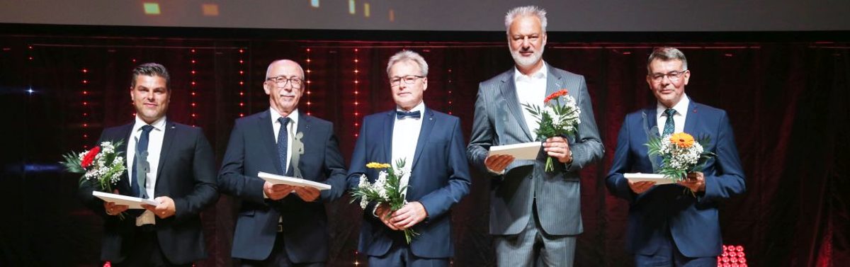 v.r.n.l.: MTU Reman Technologies GmbH, Herr Wilfried Probian, Geschäftsführer; FEV Dauerlaufprüfzentrum GmbH, Herr Hans-Dieter Sonntag, Geschäftsführer; WK Hydraulik Walter + Kieler GmbH, Herr Norbert Walter, Geschäftsführer, Herr Ingolf Kieler, Geschäftsführer; HASOMED GmbH, Herr Matthias Weber, Geschäftsführer Finalisten 2019 Sachsen-Anhalt Großer Preis des Mittelstandes