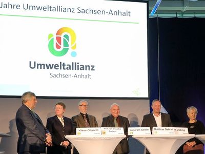 Podiumsdiskussion bei der Festveranstaltung am 7. November mit aktiven und ehemaligen Mitwirkenden an der Umweltallianz Sachsen-Anhalt.