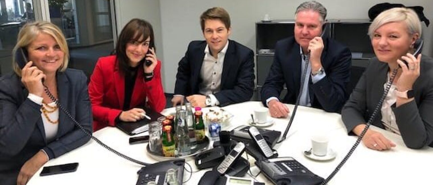 V. l. n. r.: Harriet Krzyzowski von der Mittelständischen Beteiligungsgesellschaft Sachsen-Anhalt, Dorit Zieler von der Handwerkskammer Magdeburg, Matthias Goldschmidt und Michael Müller von der Bürgschaftsbank Sachsen-Anhalt und Dörte Werner von der IHK Magdeburg. V. l. n. r.: Harriet Krzyzowski von der Mittelständischen Beteiligungsgesellschaft Sachsen-Anhalt, Dorit Zieler von der Handwerkskammer Magdeburg, Matthias Goldschmidt und Michael Müller von der Bürgschaftsbank Sachsen-Anhalt und Dörte Werner von der IHK Magdeburg.