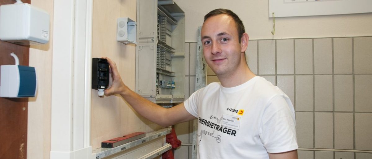 Max Häußler ist der beste Nachwuchs-Elektroniker Sachsen-Anhalts 2019. Max Häußler ist der beste Nachwuchs-Elektroniker Sachsen-Anhalts 2019.