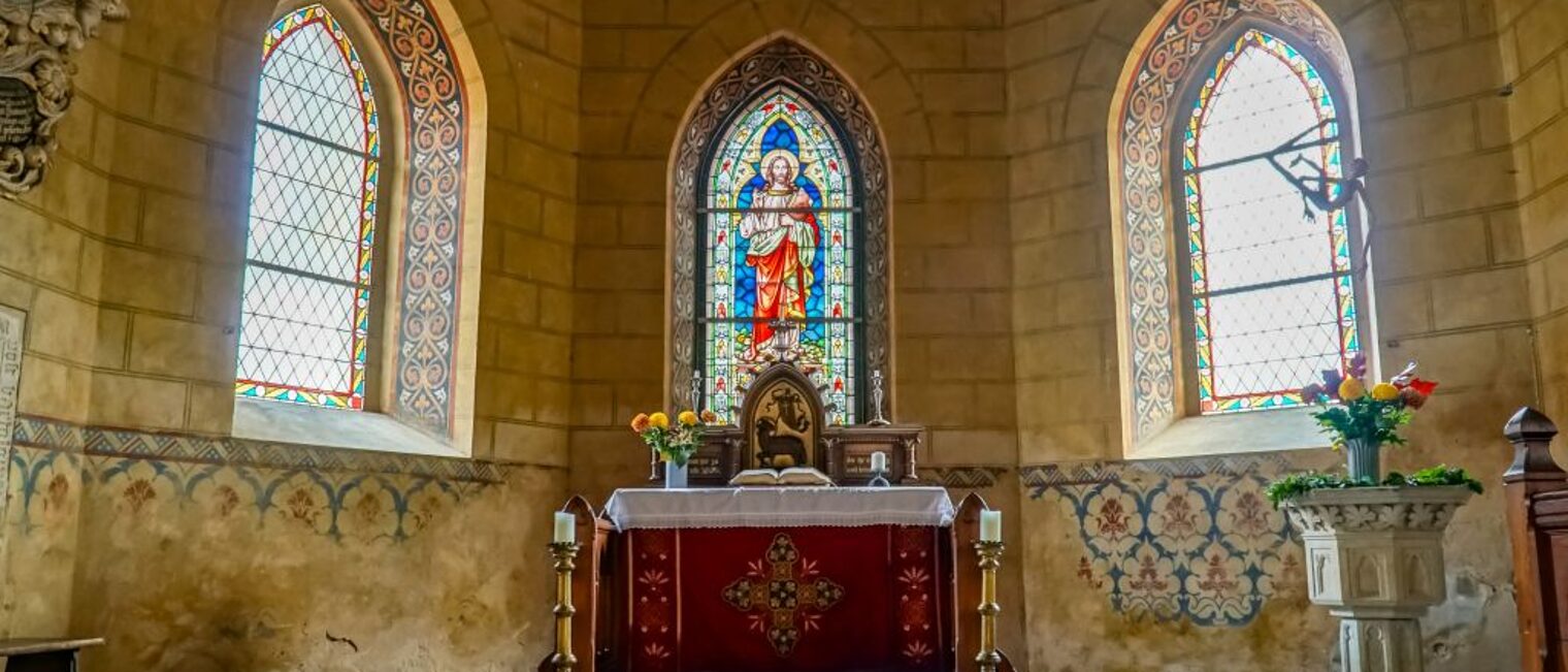 Blick in die Kirche zu L&uuml;deritz: Auch im Gotteshaus nahe des Firmensitzes ist die Arbeit der Glaser zu sehen.