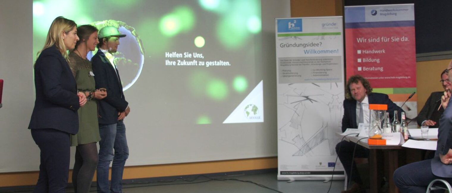 TRIALOG am 19. November 2019 in der Magdeburger Lukasklause: Gründer präsentieren ihre Projekte einer Jury. TRIALOG am 19. November 2019 in der Magdeburger Lukasklause: Gründer präsentieren ihre Projekte einer Jury.
