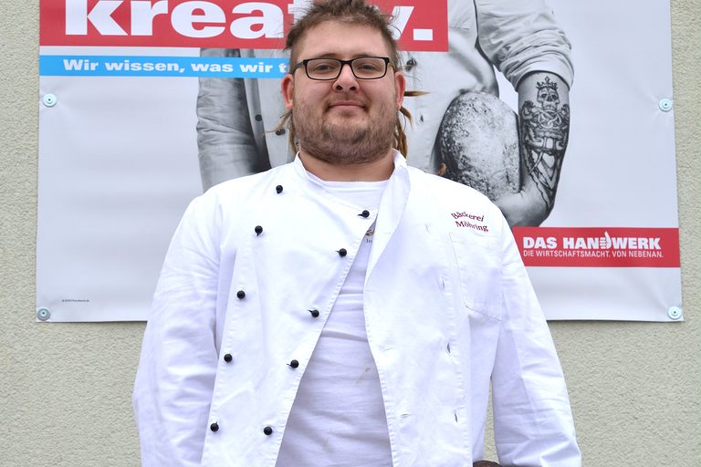 Marcus Ostendorf vor seinem Kampagnenmotiv.