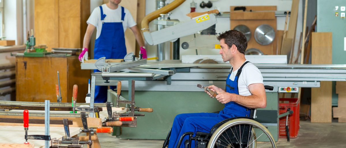 disabled worker in wheelchair in a carpenter's workshop Schlagwort(e): worker, factory, wheelchair, disabled, handicapped, rehabilitation, carpenter, construction, wood, workers, industrial, industry, white, carpentry, man, tool, work, workshop, professional, furniture, job, working, business, machine, building, occupation, manufacturing, craftsman, production, technician, work bench, mechanic, plant, constructor, handcrafter, handyman, protective, workman, teamwork, joinery, carpenter's workshop, dungarees, sitting, disability, caucasian, handicap, optimistic, patient, casual, confident, worker, factory, wheelchair, disabled, handicapped, rehabilitation, carpenter, construction, wood, workers, industrial, industry, white, carpentry, man, tool, work, workshop, professional, furniture, job, working, business, machine, building, occupation, manufacturing, craftsman, production, technician, work bench, mechanic, plant, constructor, handcrafter, handyman, protective, workman, teamwork, joinery, carpenter's workshop, dungarees, sitting, disability, caucasian, handicap, optimistic, patient, casual, confident