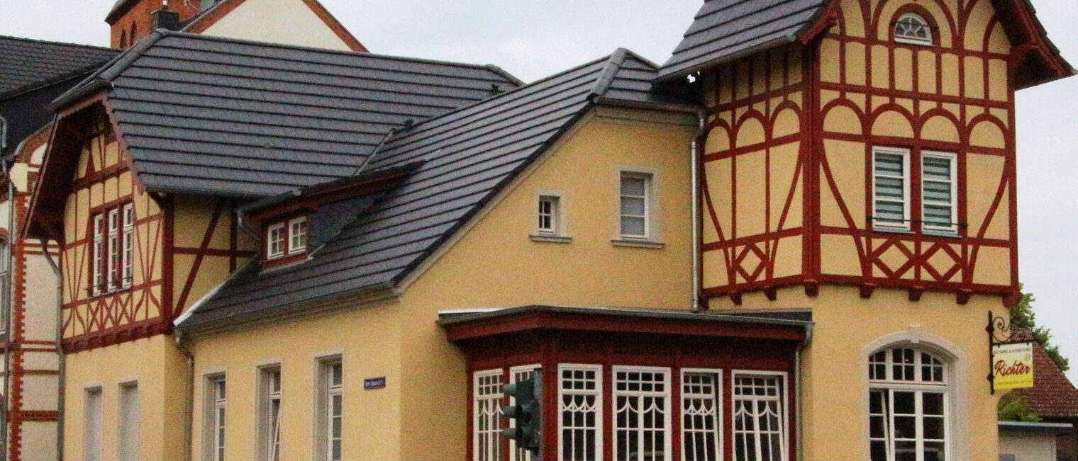 Das Wohn- und Gesch&auml;ftshaus in der Martin Schwantes-Stra&szlig;e 31 in Gommern.