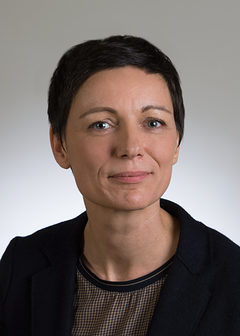 Schuster, Julia