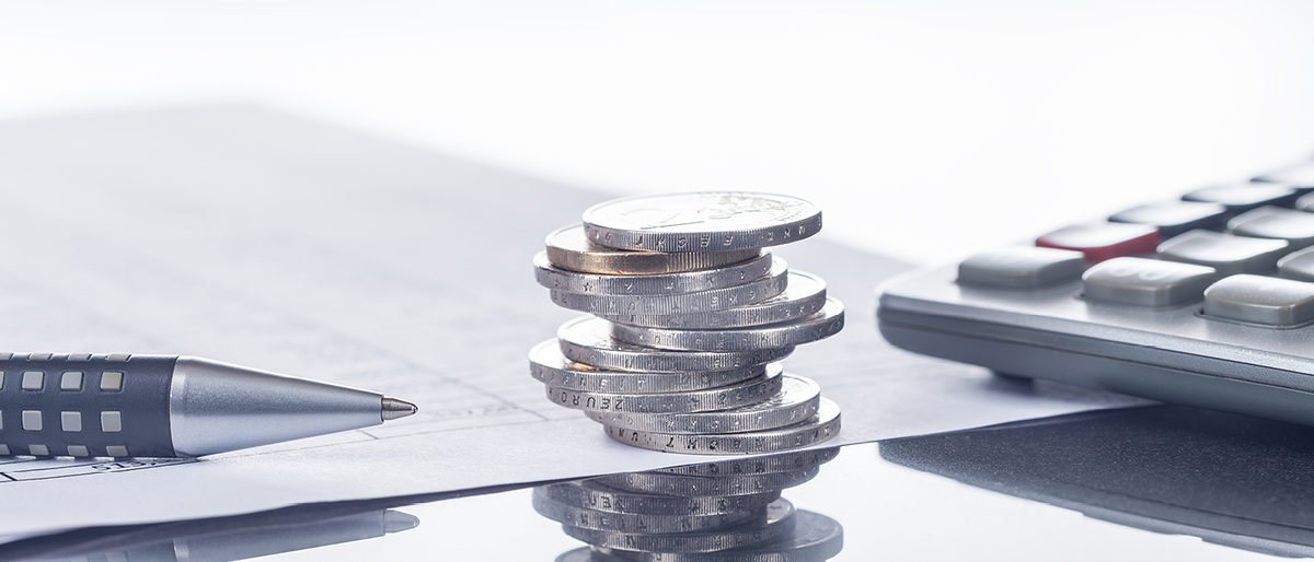 Steuern Finanzen Geld Symbolbild Webbanner 2022