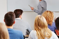 Dozent steht an der Tafel im BWL-Seminar an der Uni Schlagwort(e): Universität, lernen, Unterricht, Lehrer, Dozent, Tafel, Mann, Studium, Management, BWL, Studenten, Frau, Team, Wirtschaft, Mathematik, Gruppe, Frauen, Student, Schüler, Männer, Bildung, Kurs, Lehrgang, Weiterbildung, Examen, Fernstudium, Azubi, Auszubildende, Studiengang, duales, Fachhochschule, Jugendliche, Teenager, Uni, Schule, College, Klassenzimmer, Klasse, studieren, Schulung, Workshop, Seminar, Klassenraum, Akademie, Ausbildung, Wissen, glücklich, multikulturell, Leute, Menschen, universitt, lernen, unterricht, lehrer, dozent, tafel, mann, studium, management, bwl, studenten, frau, team, wirtschaft, mathematik, gruppe, frauen, student, schler, mnner, bildung, kurs, lehrgang, weiterbildung, examen, fernstudium, azubi, auszubildende, studiengang, duales, fachhochschule, jugendliche, teenager, uni, schule, college, klassenzimmer, klasse, studieren, schulung, workshop, seminar, klassenraum, akademie, ausbildung, wissen, glcklich, multikulturell, leute, menschen