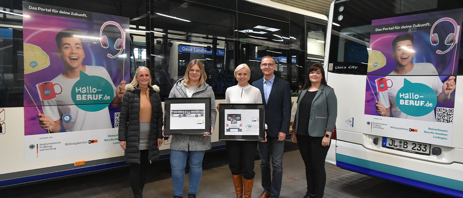 v.l.n.r.: Mariana Kohlhause (Regionalleitung Medienverkauf der VerkehrsMedien Sachsen-Anhalt), Manuela Quiel (HWK Magdeburg), Stefanie Klemmt (IHK-Geschäftsführerin Berufsbildung), Stefan Eisfeld (IHK-Projektkoordinator Bildungsketten), Anne Neitzel (IHK-Projektkoordinatorin Bildungsketten)