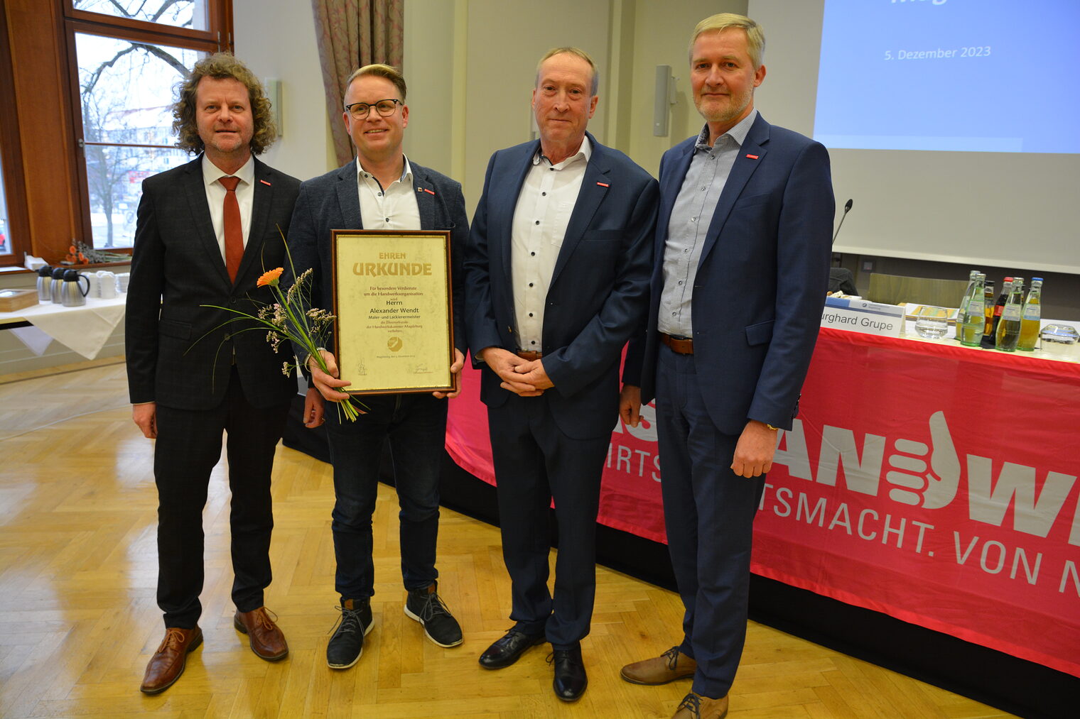 v.l.n.r.: Präsident Andreas Dieckmann, Vizepräsident Arbeitnehmerseite Alexander Wendt, Vizepräsident Arbeitgeberseite Jens Werner, Hauptgeschäftsführer Burghard Grupe