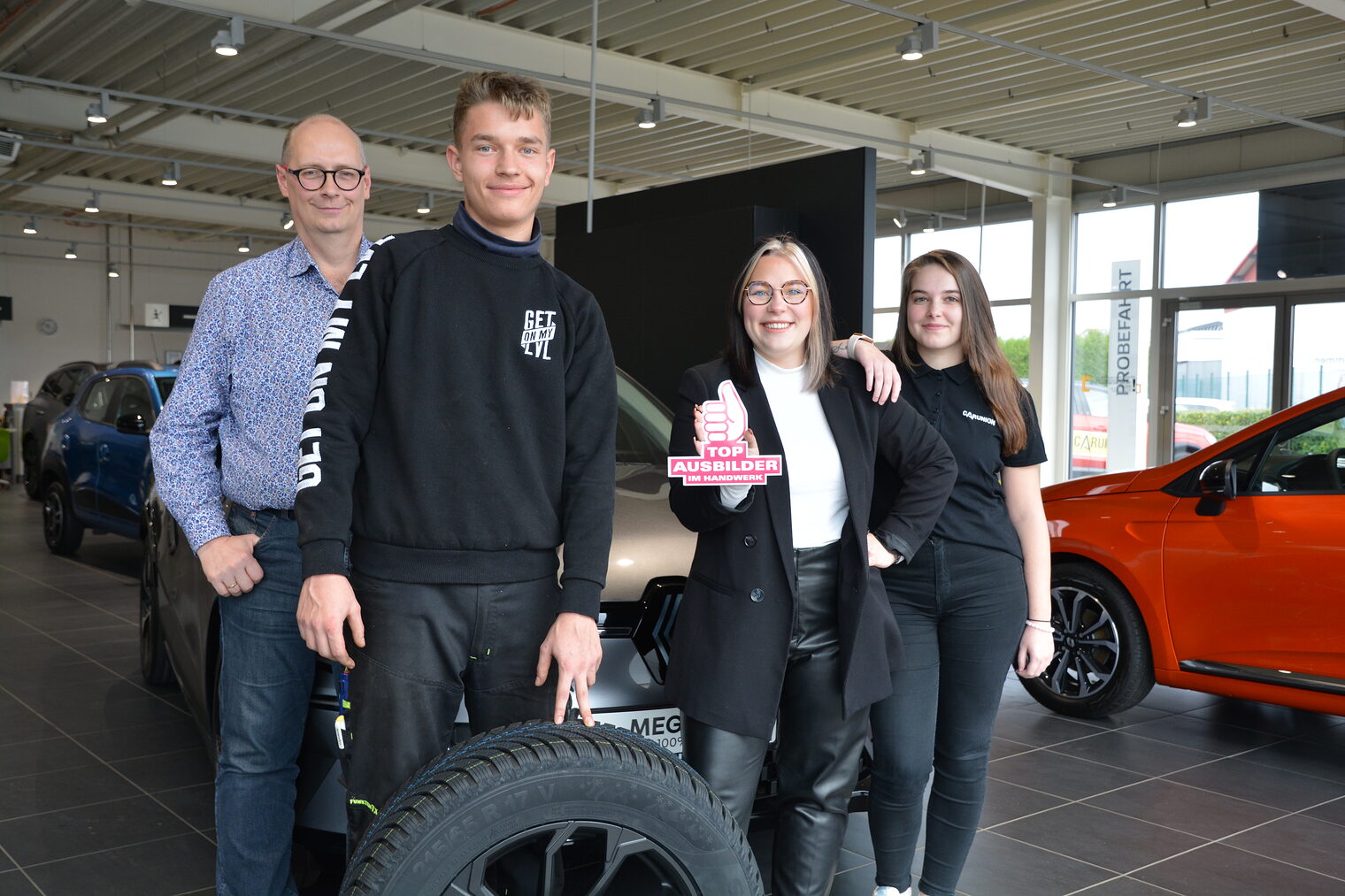 Ben Langner (v.l.), Leon Bischoff, Lea Wagner und Chiara Weber vom CarUnion Autohaus in Aschersleben.