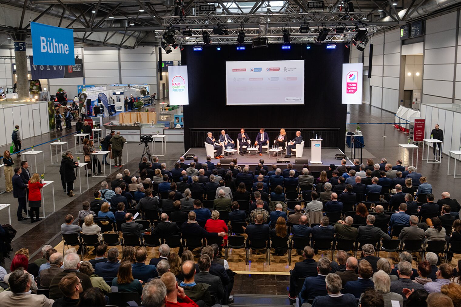 Am 12. Februar 2024 trafen sich Vertreter aus Politik, Handwerk, Wirtschaft und Wissenschaft auf der HANDWERK live - Messe in Leipzig zum HANDWERKSFORUM OST.